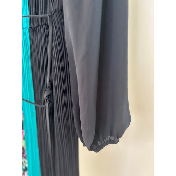 BCBG Maxazaria Dress- size Small- Pleated, with belt, long sleeve, elastic waist - Picture 4 of 9
